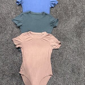 Bundle of 3 Short Sleeve Bodysuits – Size S – Everyday Basics